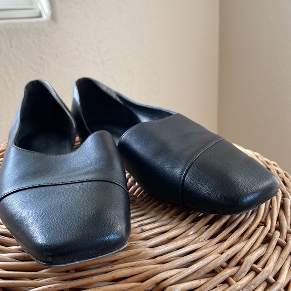 Vince minimalist beautiful black leather square toe flats - Picture 8 of 11